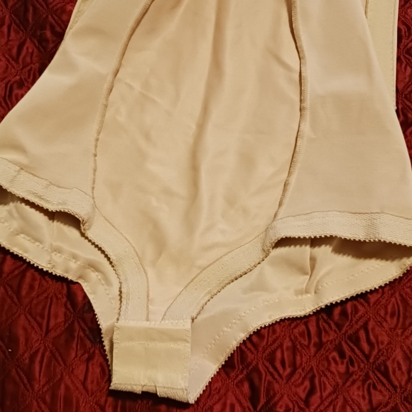 VINTAGE.  Sears Shaperwears Sz 40C, Tan  Bust Cup And Front Panel Y2k - Picture 8 of 8